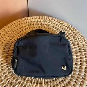 Lululemon Everywhere Belt Bag 1L